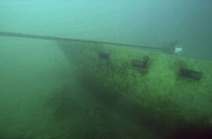 Piechcin - zatopiona łódź betonowa
